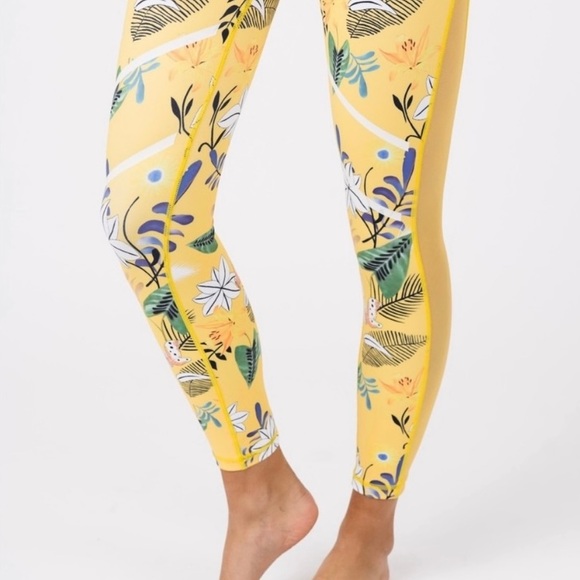 ZYIA ACTIVE Women's Yellow Floral Reflective Light n Tight Leggings 24” inseam - Picture 13 of 13